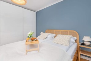 2 habitaciones, tabla de planchar con plancha, wifi y ropa de cama 