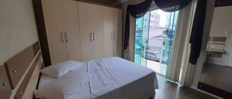 1 室のベッドルーム、WiFi、ベッドシーツ