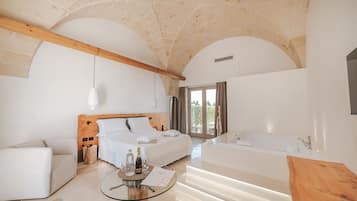 Suite Queen Con Vasca Idromassaggio | Frette Italian sheets, premium bedding, memory foam beds, minibar