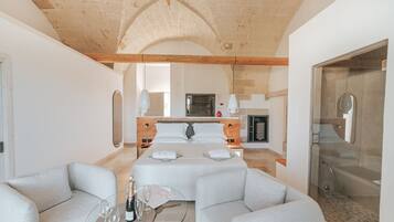 Suite Deluxe Con Bagno Turco | Frette Italian sheets, premium bedding, memory foam beds, minibar