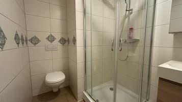 Comfort Apartment | Bathroom | Shower, hair dryer, towels