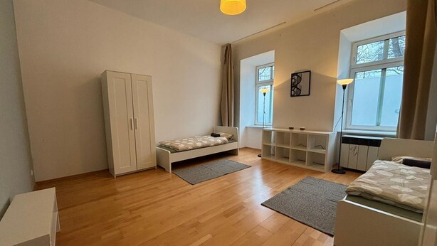 Comfort Apartment | Premium bedding, desk, iron/ironing board, WiFi (free) - Josefinengasse Apartments (Vienna)