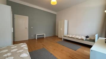 Comfort Apartment | 3 bedrooms, premium bedding, desk, iron/ironing board