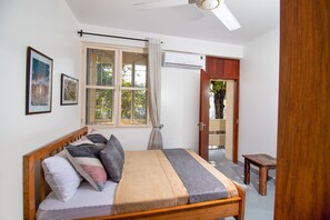 2 makuuhuonetta, silitysrauta/-lauta, Wi-Fi, vuodevaatteet