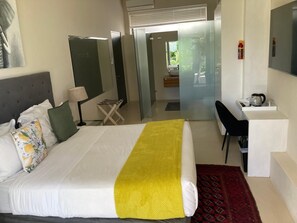 1 bedroom, in-room safe, iron/ironing board, Internet