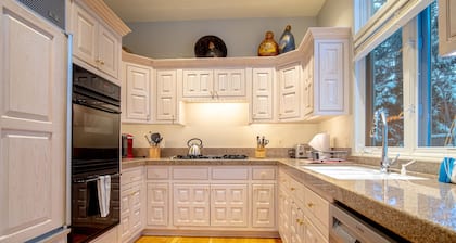 Trail Creek Treasure - Luxury 3BD nr SV Ski Lifts
