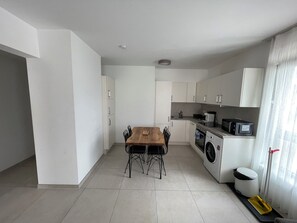 Kühlschrank, Ofen, Herdplatte, Geschirrspüler