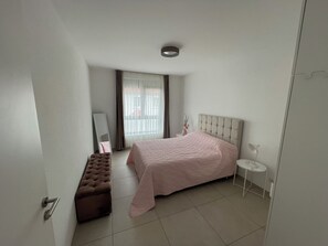 1 chambre, fer et planche à repasser, lit parapluie, Wi-Fi