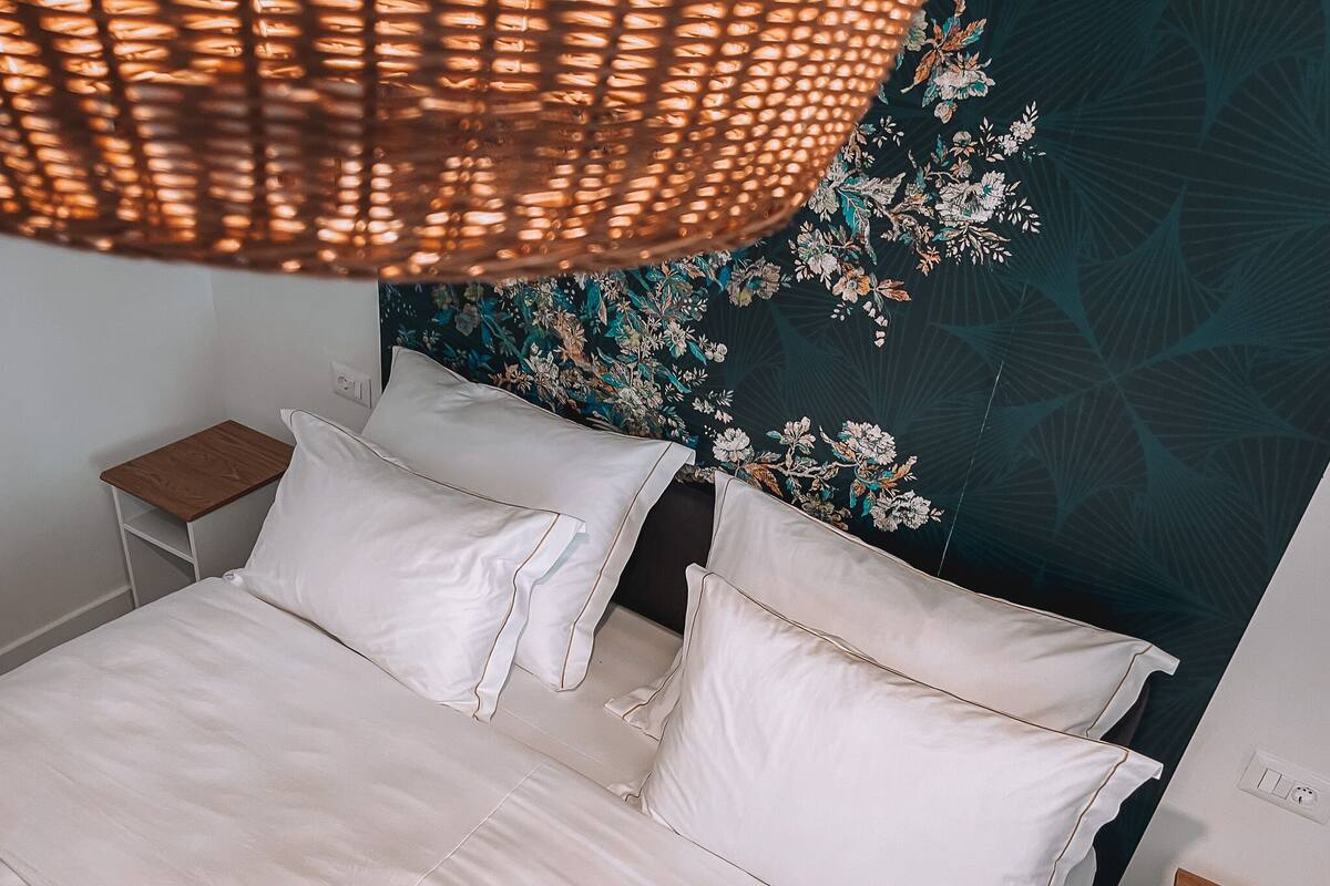 Design Double Room | Desk, laptop workspace, soundproofing, iron/ironing board (on request)
