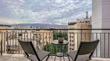 Apartment | 2 bedrooms, desk