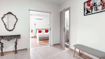 Apartment | 2 bedrooms, desk