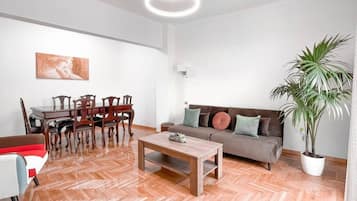 Casa | 2 quartos, escrivaninha