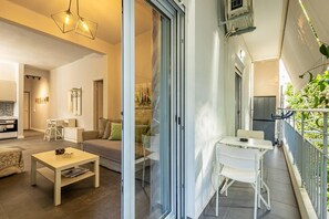 Apartment | 1 bedroom, desk