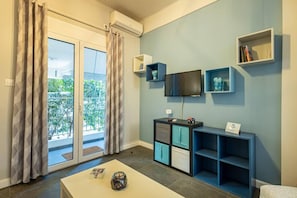 Casa | 1 quarto, escrivaninha
