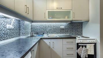 Apartment | 1 bedroom, desk