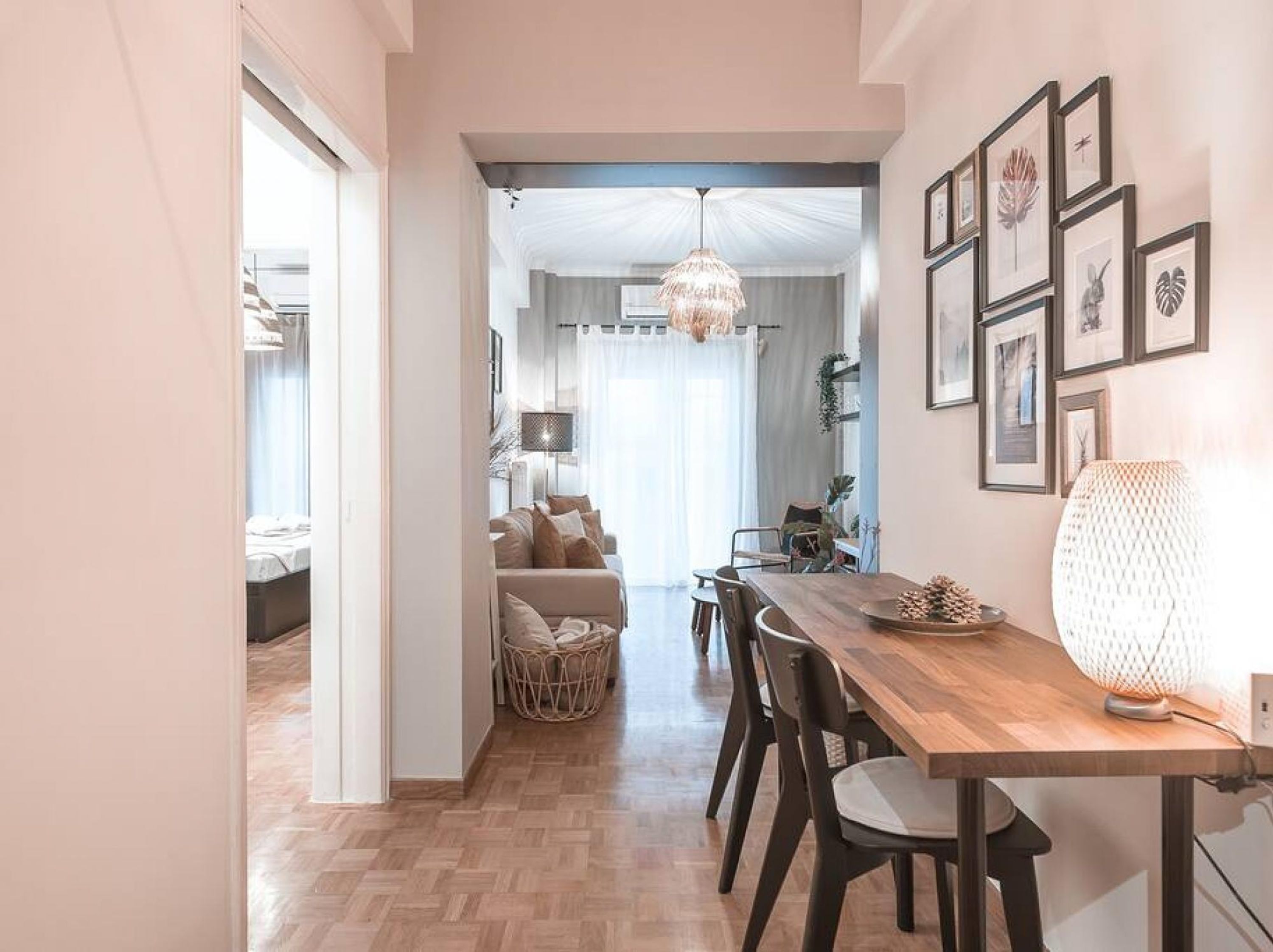 Casa | 1 quarto, escrivaninha