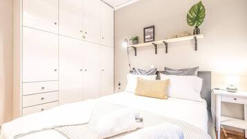 Casa | 1 quarto, escrivaninha