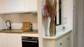 Refrigerador, microondas, horno y parrilla de estufa