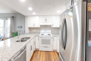Condo, 1 Bedroom | Private kitchen