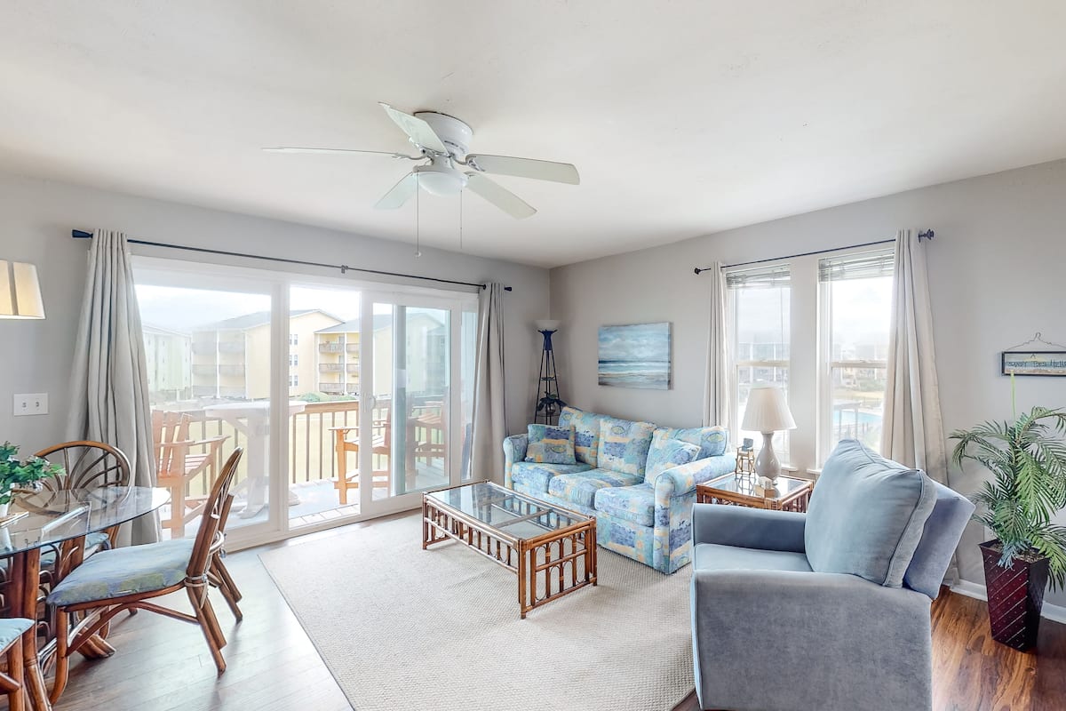 Condo, 1 Bedroom | Living area