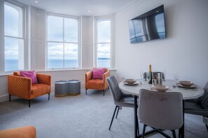 케이블 채널 시청이 가능한 32인치 스마트 TV, TV