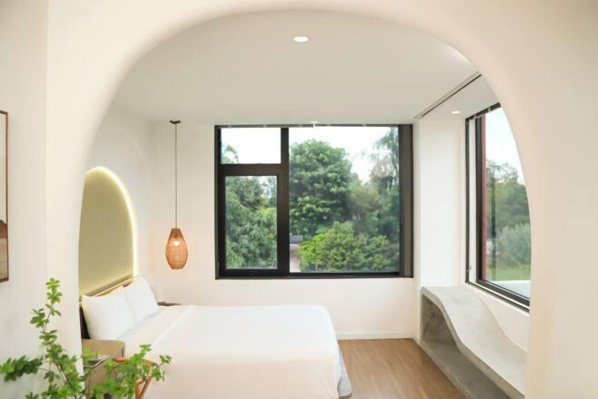 Down duvets, Select Comfort beds, minibar, desk