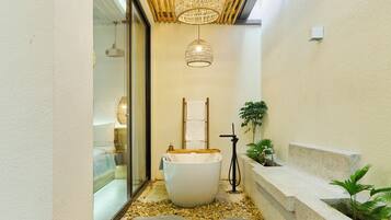 Kin Inspired 3 with Garden | Terrace/patio