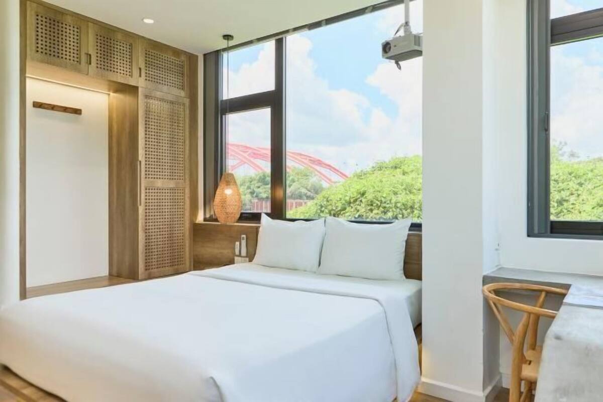Down duvets, Select Comfort beds, minibar, desk