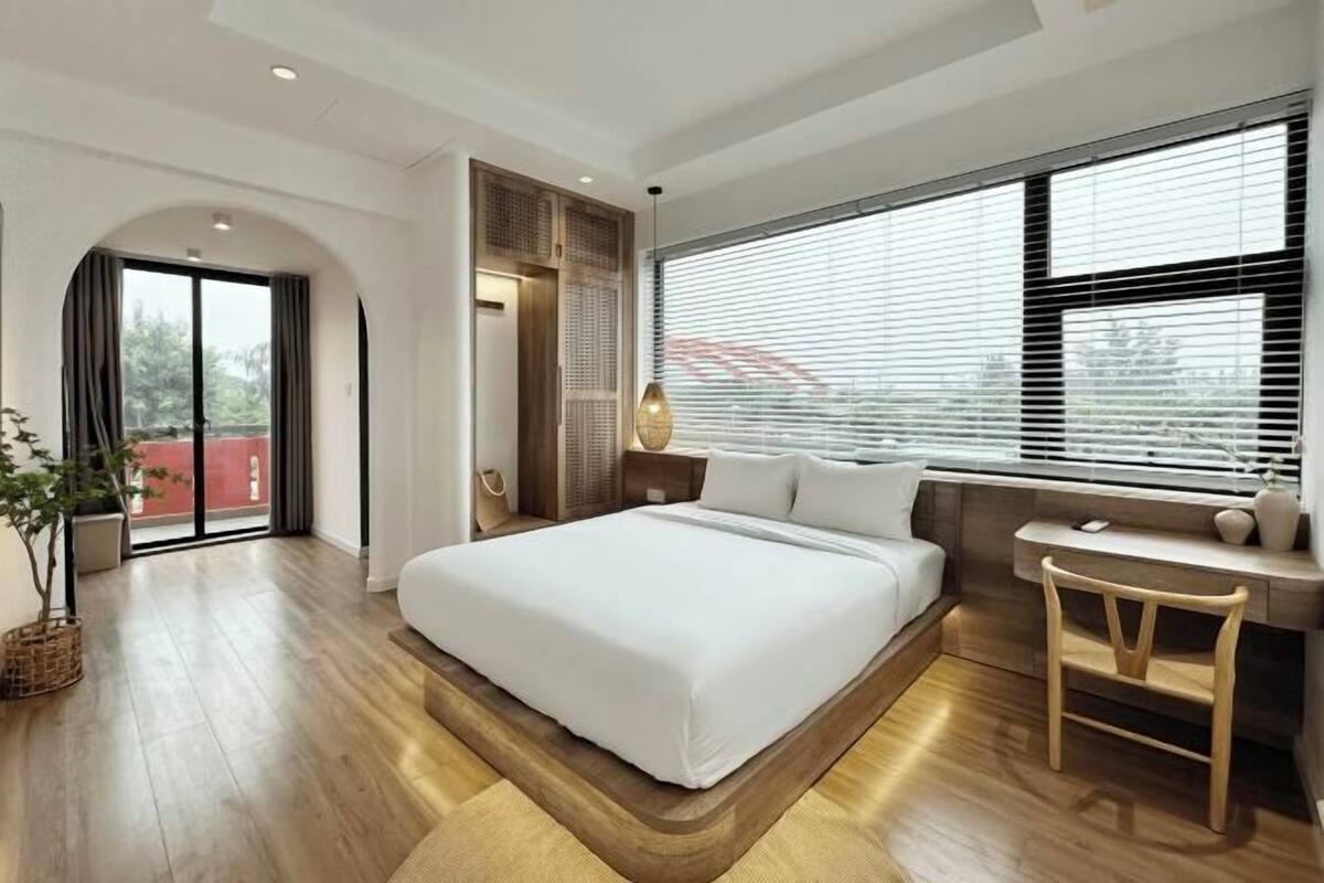 Down duvets, Select Comfort beds, minibar, desk
