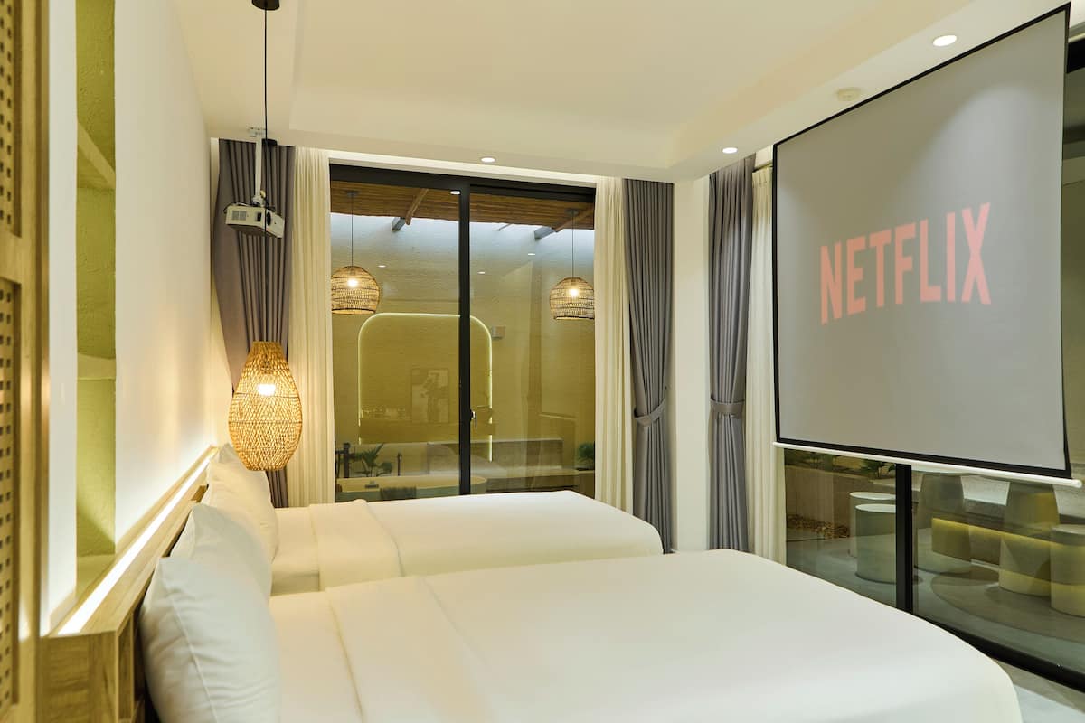 Kin Inspired 3 with Garden | Down duvets, Select Comfort beds, minibar, desk