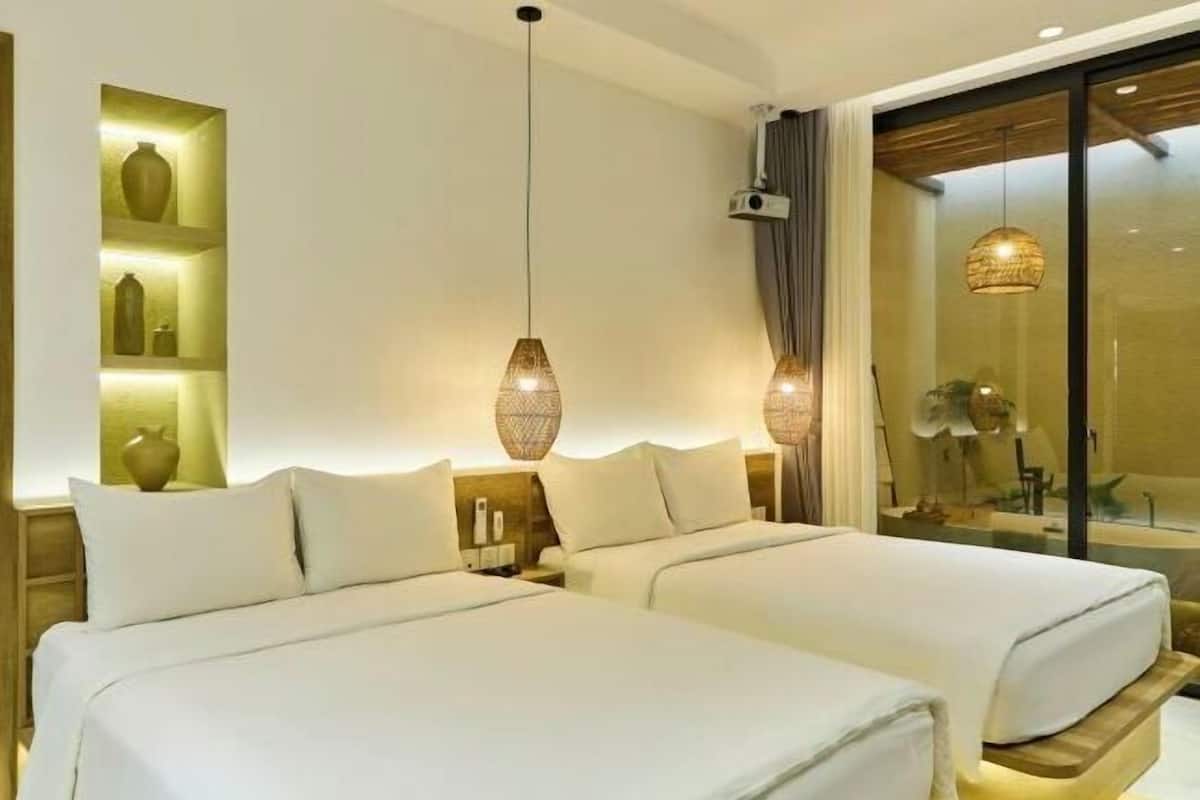 Cubrecamas, colchones Select Comfort, minibar y escritorio