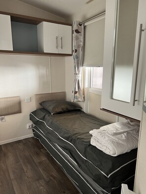 3 soverom, strykejern/-brett og reiseseng for barn