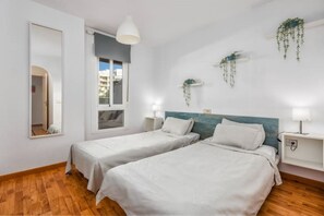 2 chambres, fer et planche à repasser, Wi-Fi gratuit, draps fournis