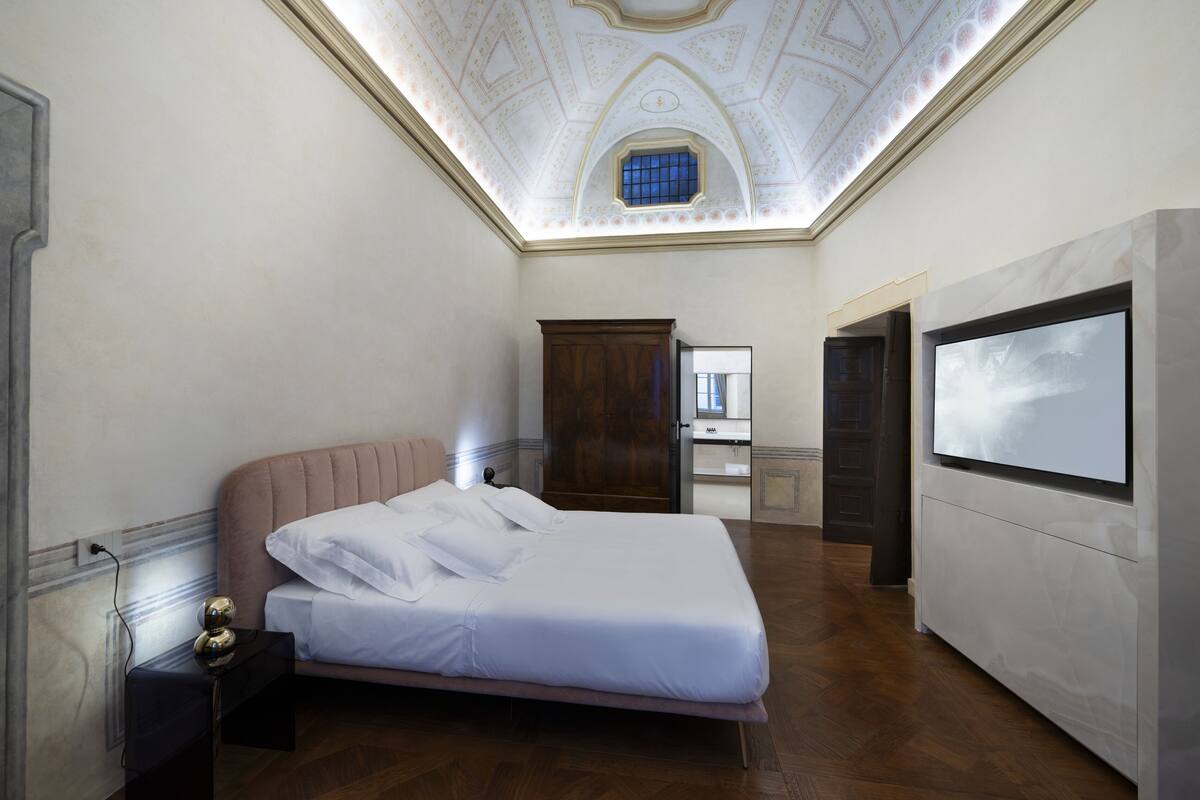 Suite – gallery | 1 soverom, safe på rommet og wi-fi (inkludert)