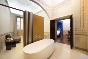 Luxury Suite | Living area