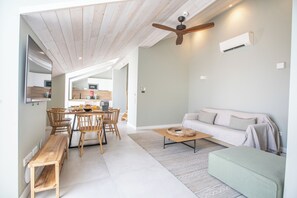 Exclusief appartement, 1 slaapkamer | Woonruimte | Flatscreentelevisie