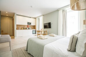 Estudio Confort | 1 habitación, caja de seguridad en la habitación y cortinas blackout 