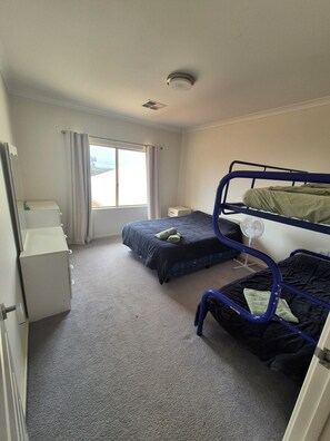 6 bedrooms, iron/ironing board, WiFi, bed sheets