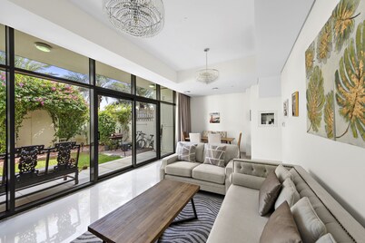 Amazing 3BR Villa W/ Access to Pool & Gym