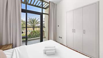 3 bedrooms, in-room safe, iron/ironing board, free WiFi