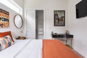3 bedrooms, desk, iron/ironing board, travel cot