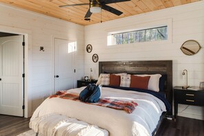 4 室のベッドルーム、アイロン / アイロン台、旅行用ベビーベッド、WiFi (無料)