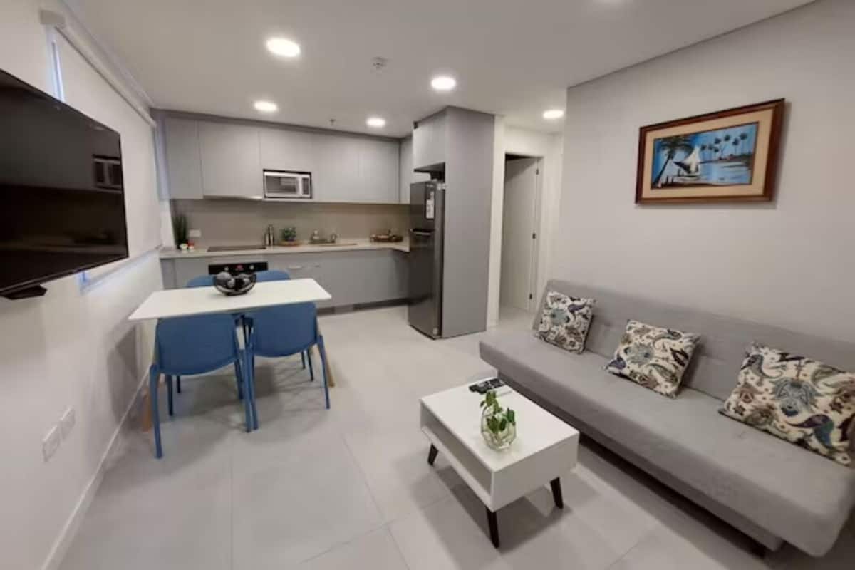Appartamento Premier | Area soggiorno | Smart TV