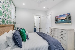 4 bedrooms, iron/ironing board, WiFi, bed sheets