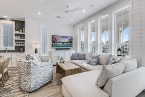 Téléviseur connecté, lecteur de DVD, livres, sélection de films