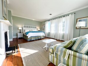 5 bedrooms, desk, iron/ironing board, free WiFi