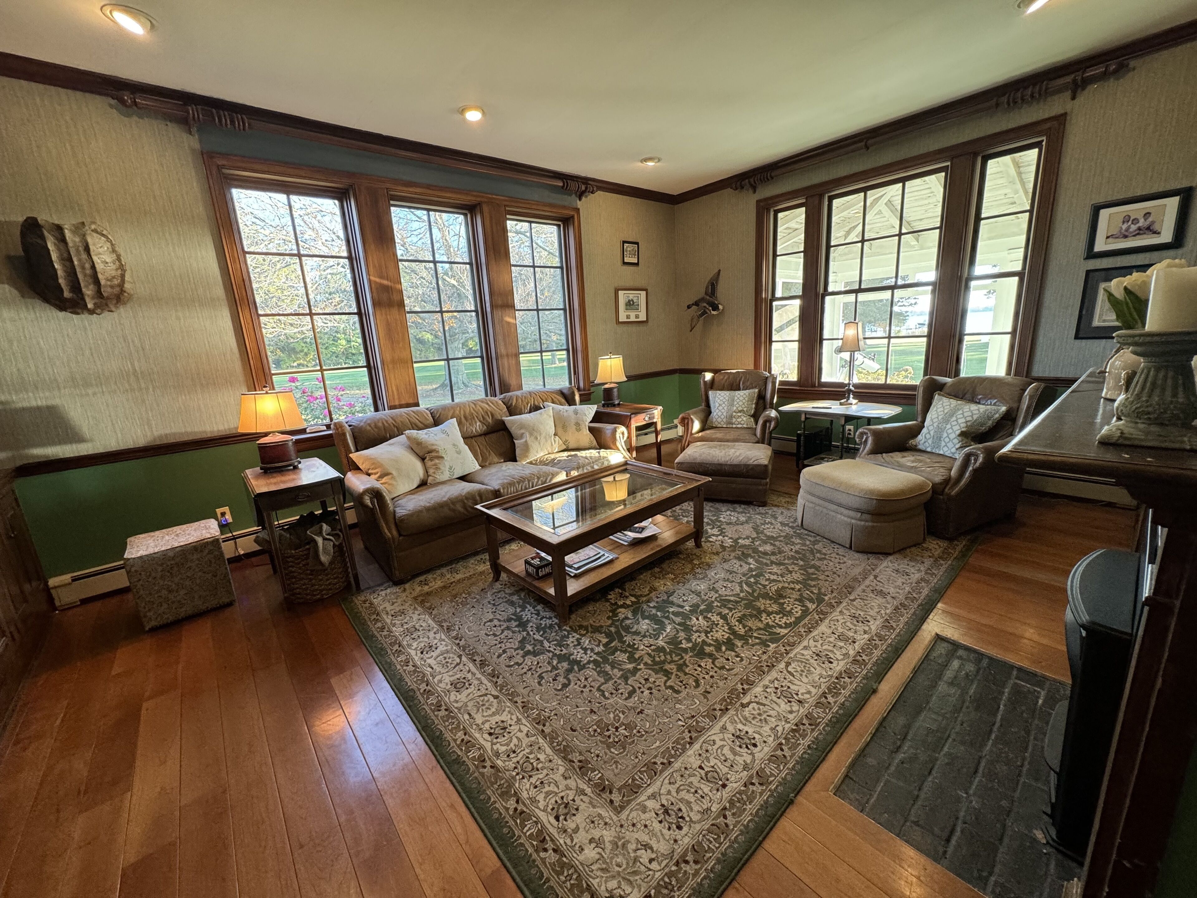 TV connectée, cheminée, baby-foot, table de tennis de table