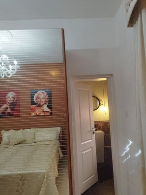 3 habitaciones, escritorio, tabla de planchar con plancha y wifi 