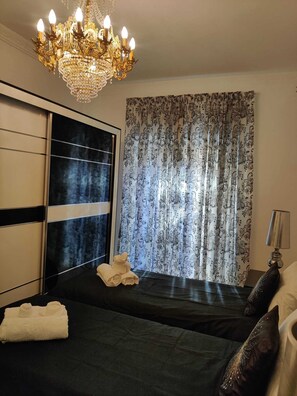 3 Schlafzimmer, Schreibtisch, Bügeleisen/Bügelbrett, WLAN