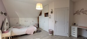 4 bedrooms, iron/ironing board, WiFi, bed sheets - Chambre D'hôte à 2 pas de Paris, Idéal Pour le JO. Grand Confort (Chambly)